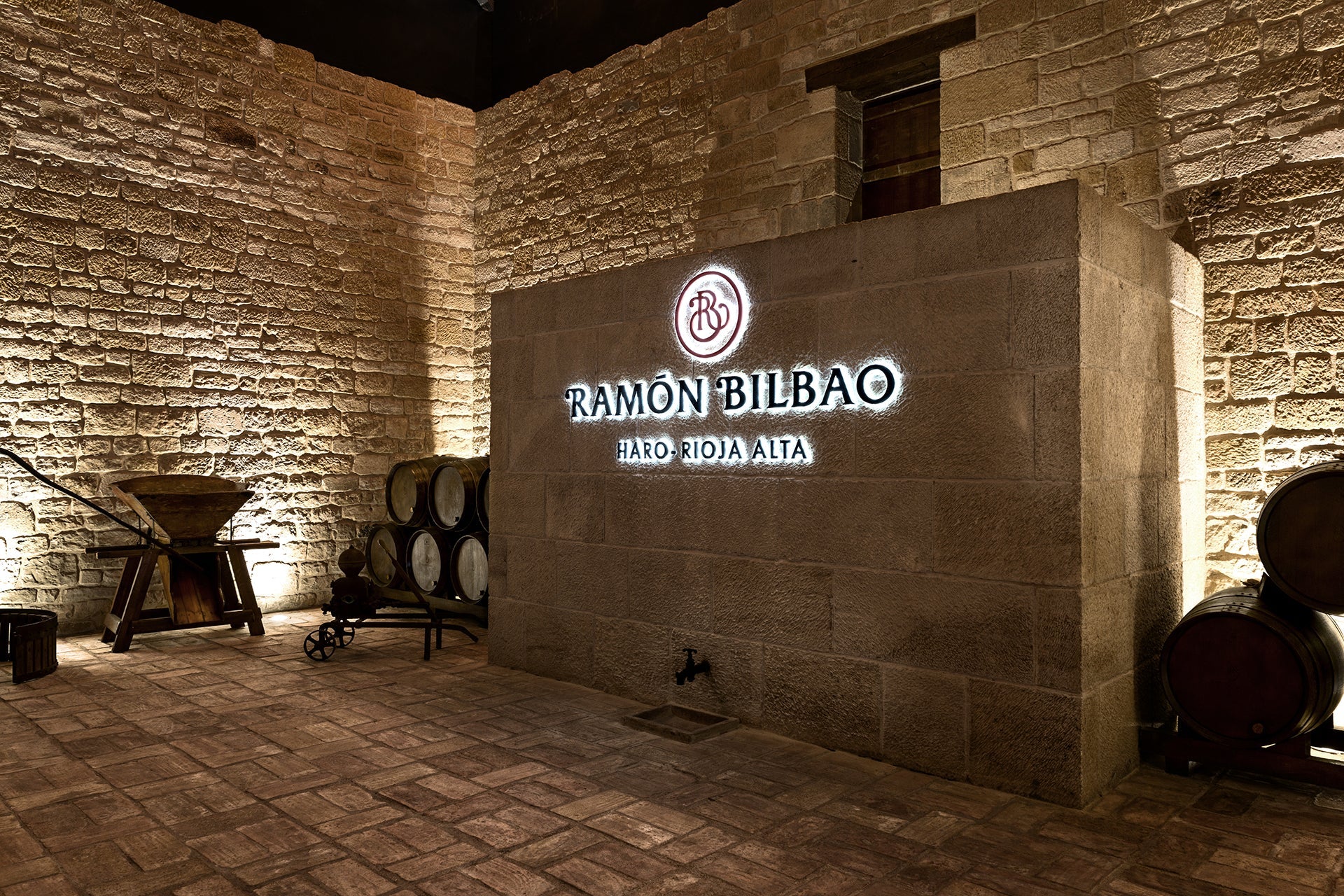 Why Ramon Bilbao Rioja is the Best Wine Choice for Your Next Dinner Party