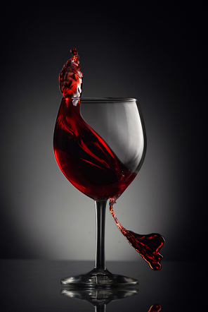 shiraz grape wines in glass